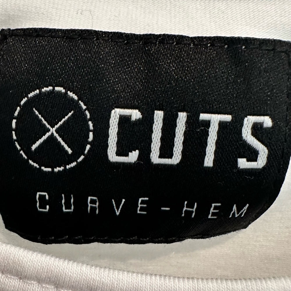 Professional Athletes CUTS AO Long Sleeve Curve-Hem Tee
White-Size XL - Picture 3 of 3
